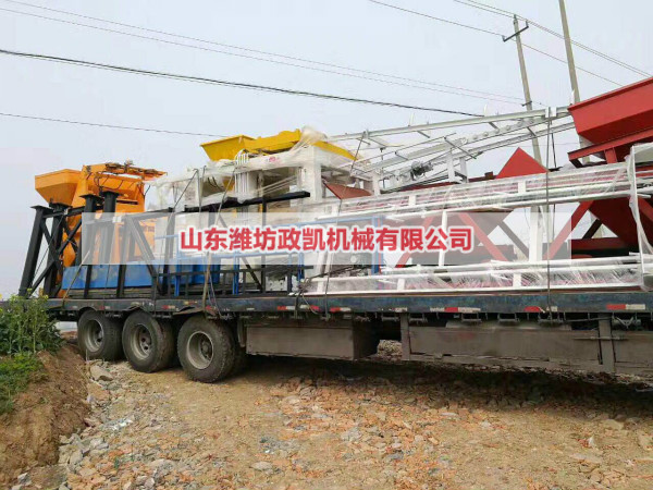 江蘇徐州4-15型水泥磚機(jī)裝車發(fā)貨現(xiàn)場
